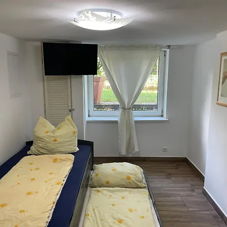 아파트 Wohnen Im Gruenen-souterrain 글리니케