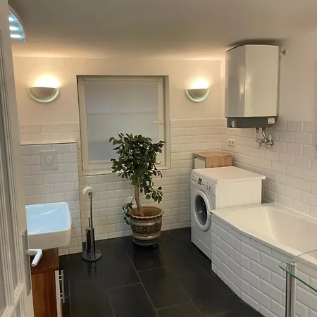 아파트 Wohnen Im Gruenen-souterrain